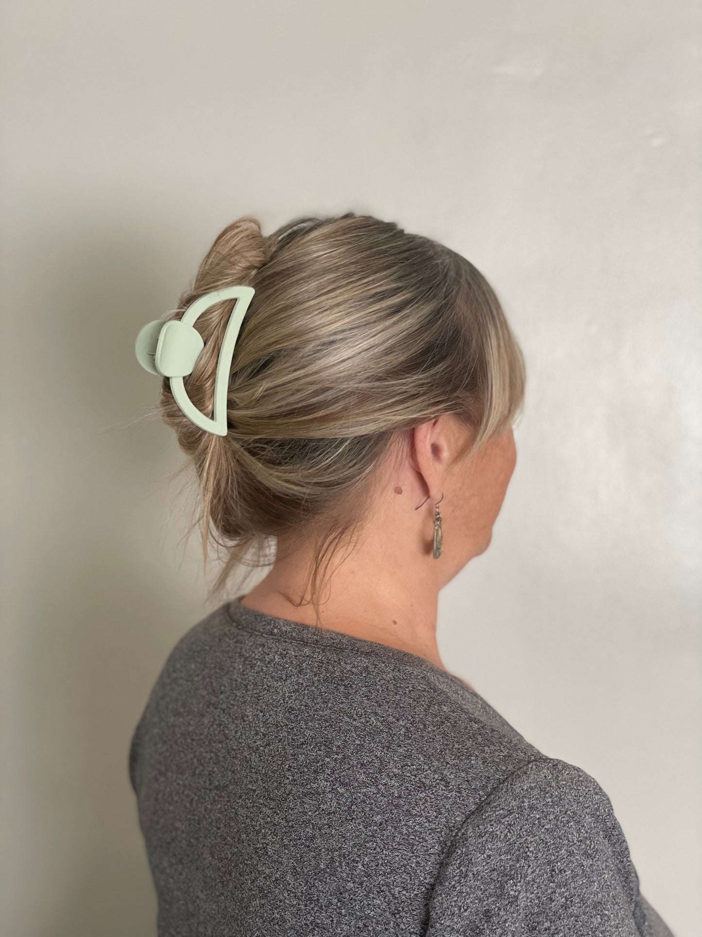 Newport Hair Claw (Group A)
