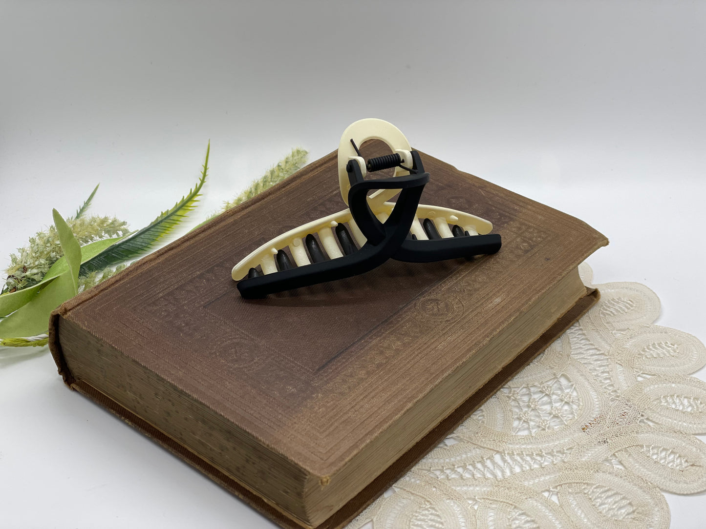Hartford Two Toned Hair Claws