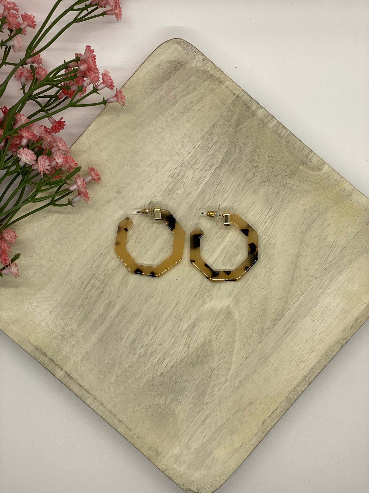 Blonde Tortoise Shell Geometric Hoop Earrings