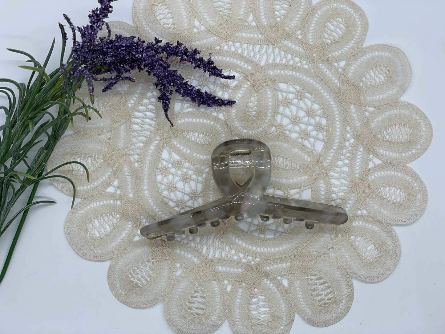 Salem Large Twisted Hair Claw